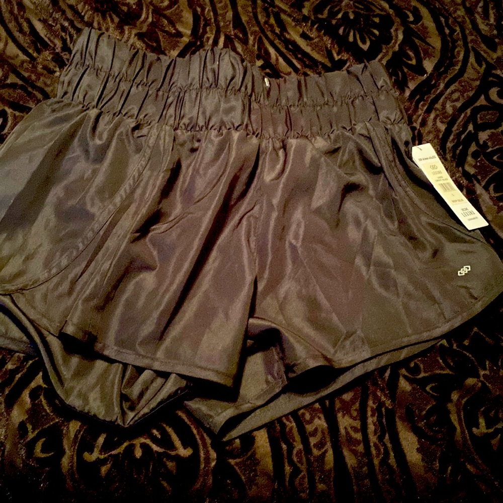LEG3ND SHORTS SIZE LARGE NEW WITH TAGS